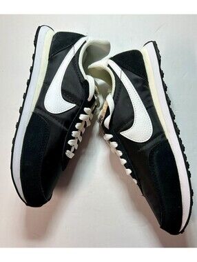 NIB Nike Waffle Trainer 2 US W 7.5 Black White Sneaker Shoes SEE NOTES